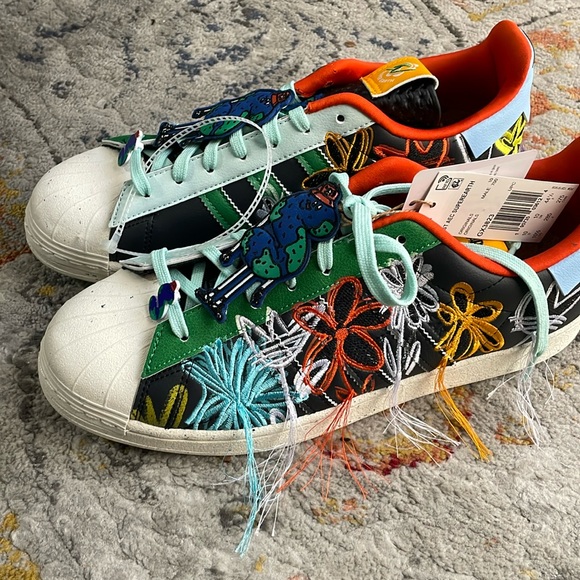 New super earth adidas - Picture 1 of 6